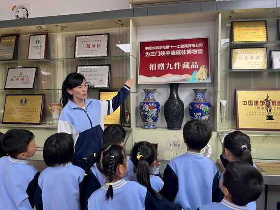 见证历史的藏品 作者:丁蔷.jpg