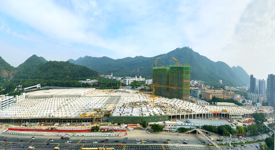冲刺四季度深圳地铁12号线机场东车辆段综合楼全面封顶